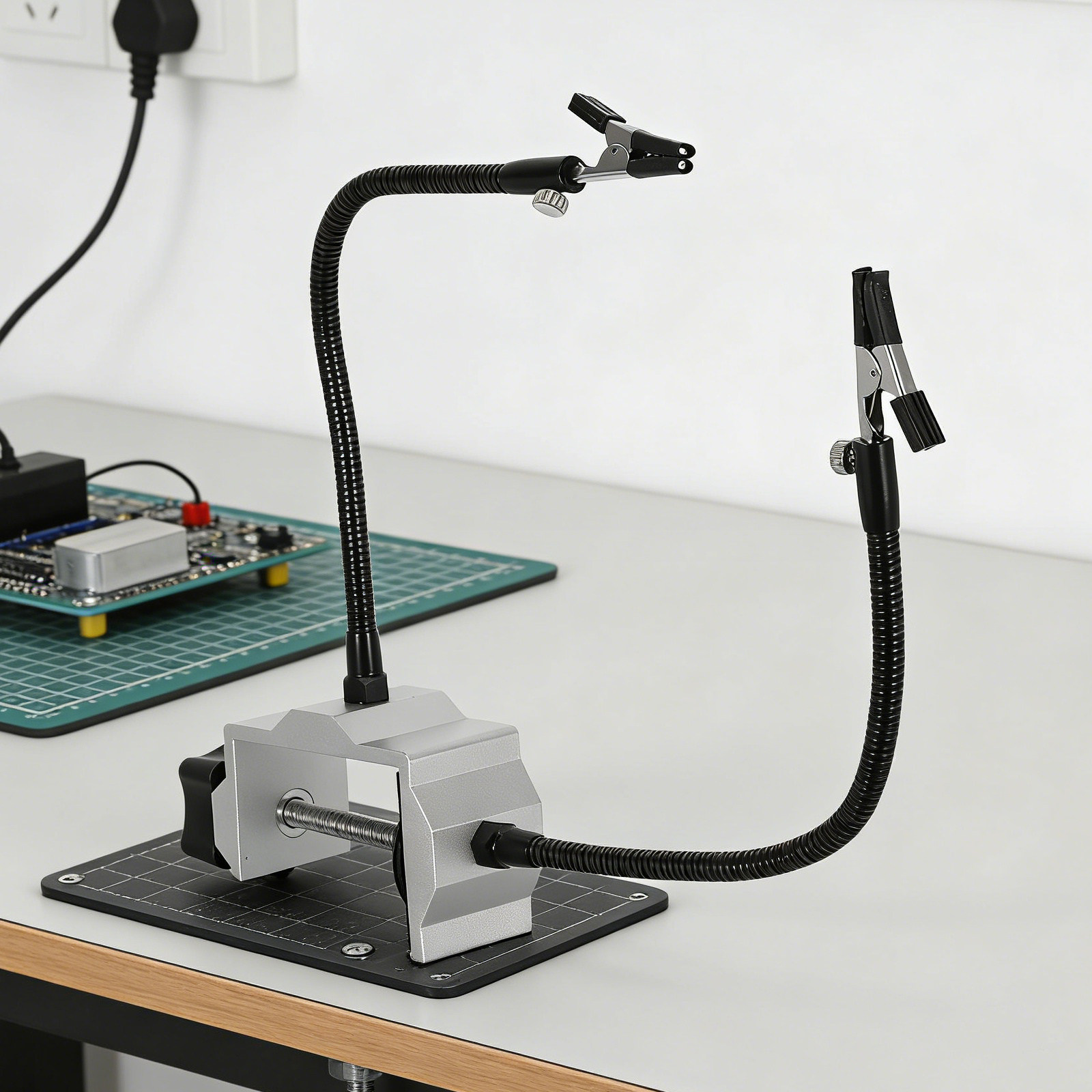 Helping Hand Soldering Clamp W - Electronics Repair Bench recensie en prijs